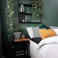 121平墨绿色现代简约风两居之卧室床头装饰效果图