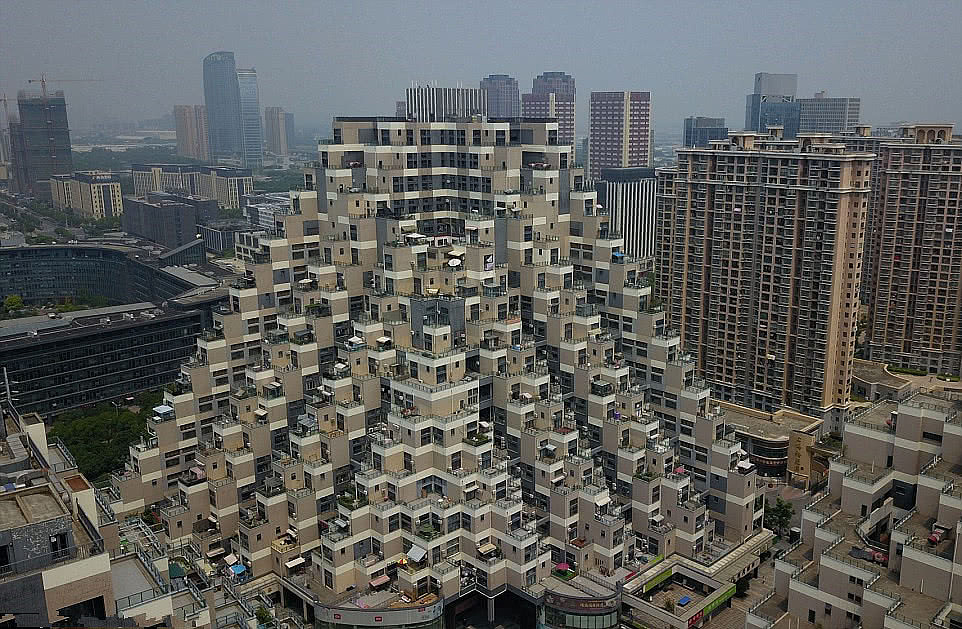 昆山花桥金字塔公寓建筑创意独特,连老外都看