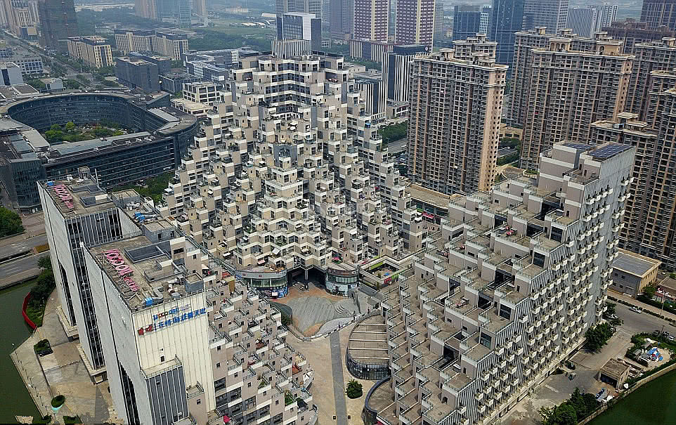 昆山花桥金字塔公寓建筑创意独特,连老外都看