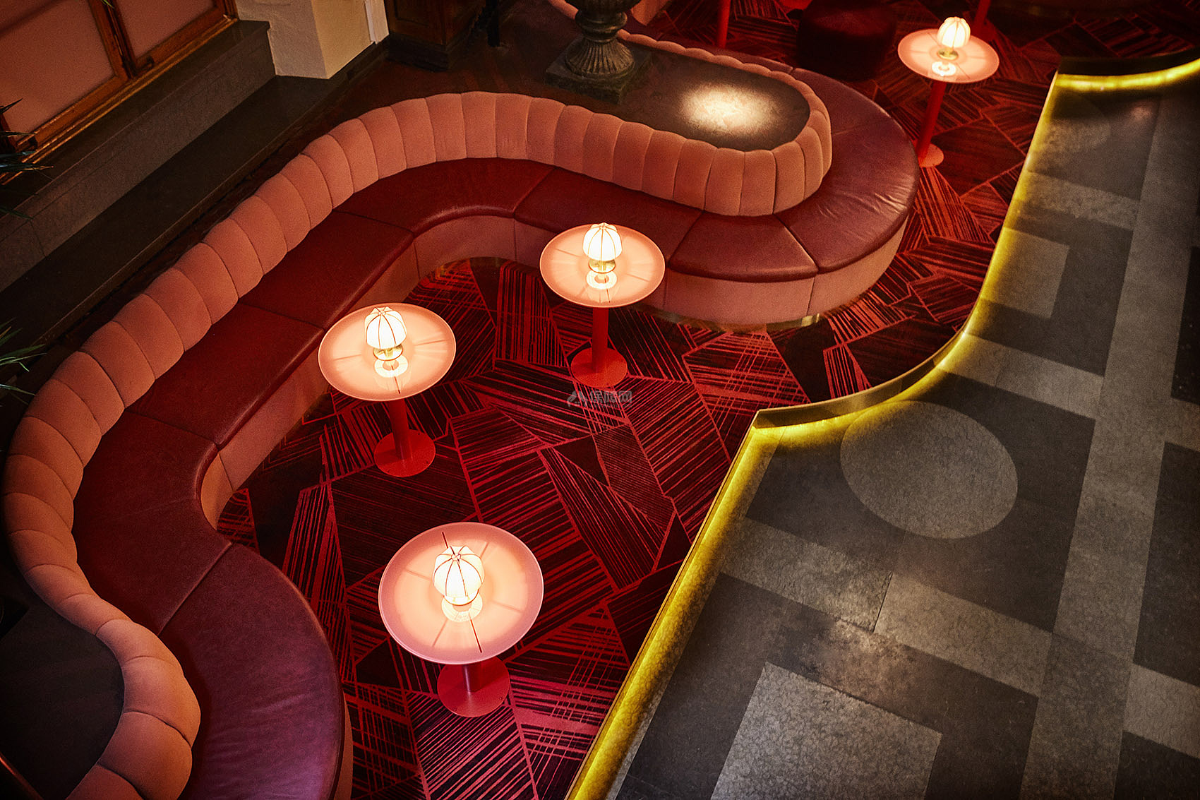瑞典最酷酒吧 Bon Bon Bar之沙发布置效果图