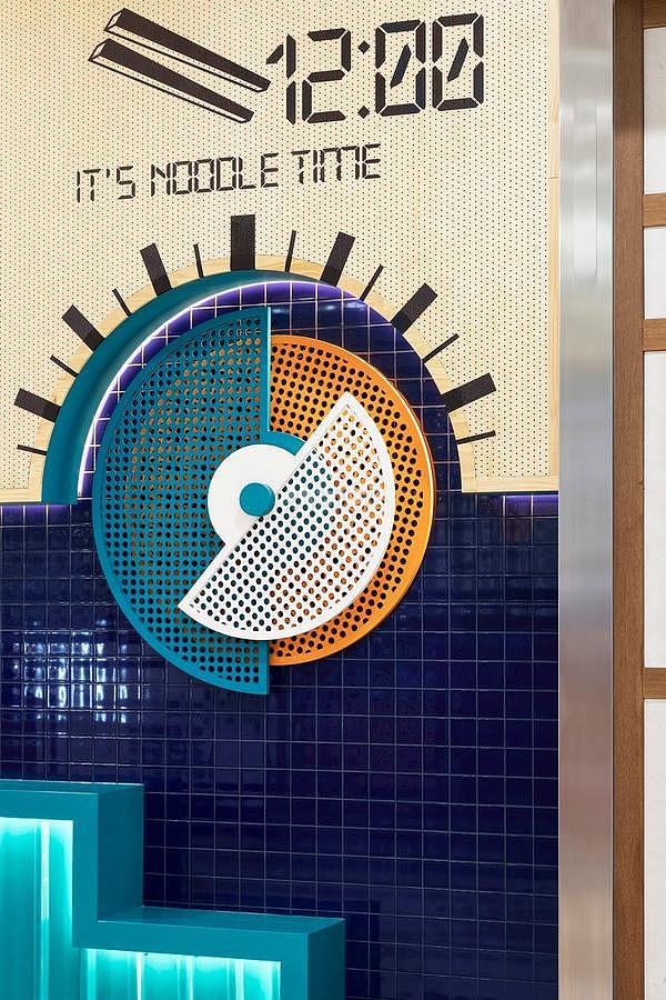 NoodleTime拉面店之墙面时钟造型设计效果图