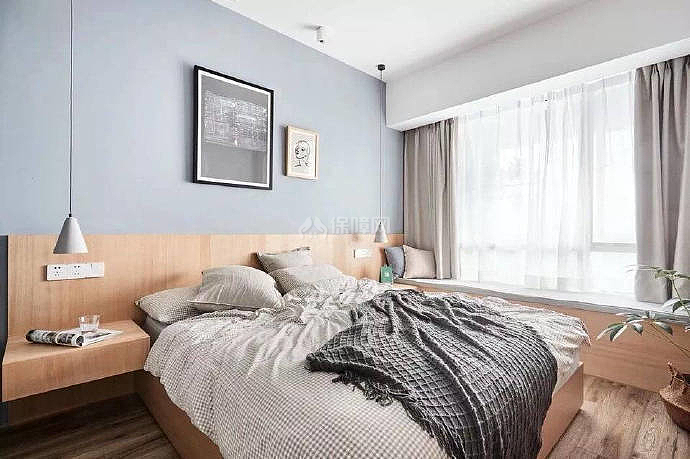97㎡北欧原木风两居之卧室床布置效果图
