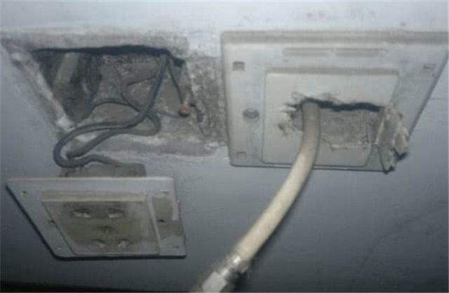 电工安装插座时三处细节没做好请返工
