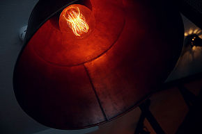 街角烤肉串咖啡馆之灯具细节图