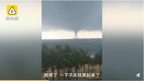 5月26日上午,广东阳江海陵岛大角湾附近海面在暴雨过后出现"龙