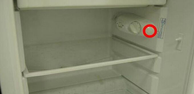 还会标志有不停或者是冷的字样,电冰箱温控器指示在这一位置,冰箱的