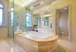 美式风格卫生间浴缸玻璃隔断图片