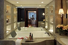美式风格卫生间浴缸装修图片