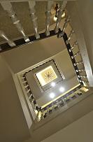 108平美式现代风格别墅楼梯装修设计