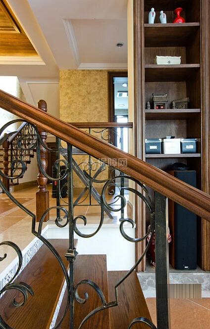 118平米温馨现代楼梯设计