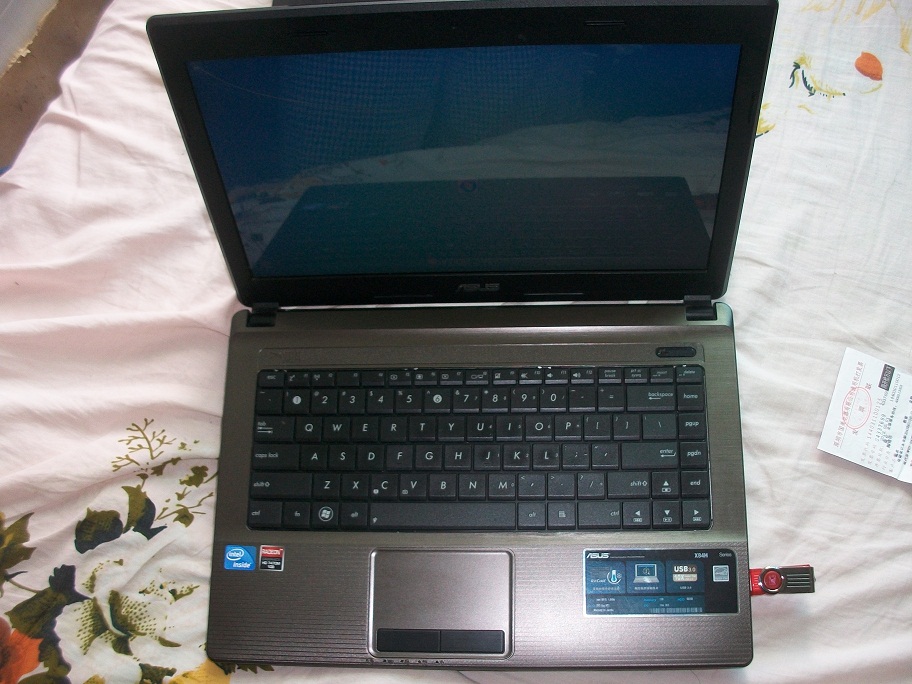 办公设备     华硕x841是一款性价比很高的电脑,它还搭载了usb  3