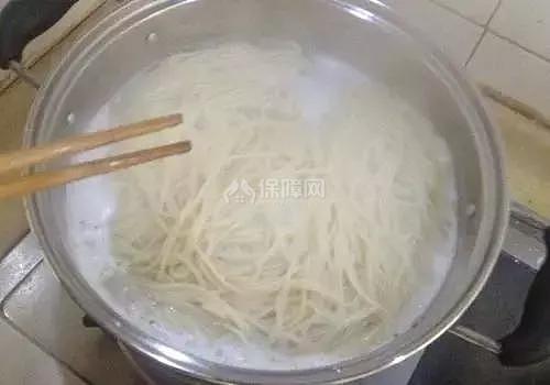 如何防止煮面时黏连