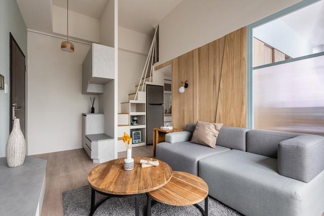 40平小复式装修样板房,阳台百叶门设计,客厅光线明亮通透