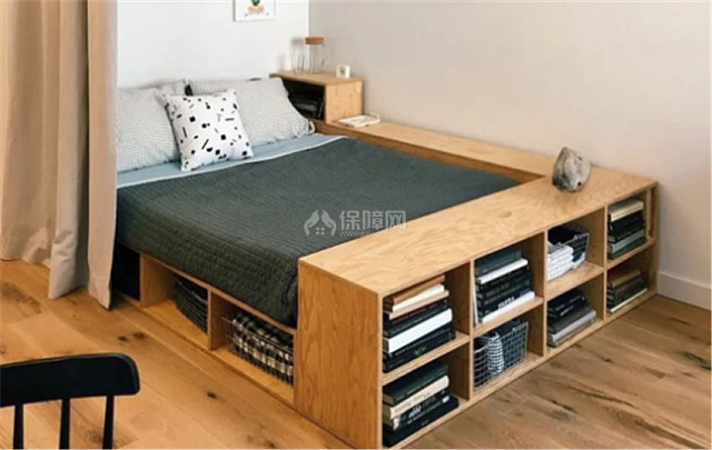 卧室小放不下床怎么办 直接做个地台床省空间又能收纳