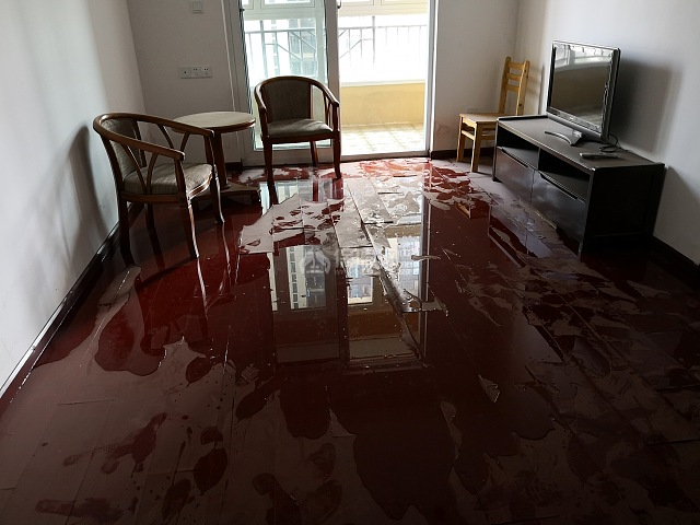 地暖地板出现发黑怎么回事 四种可能找对了再维修