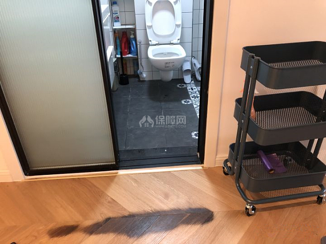 地暖地板出现发黑怎么回事 四种可能找对了再维修