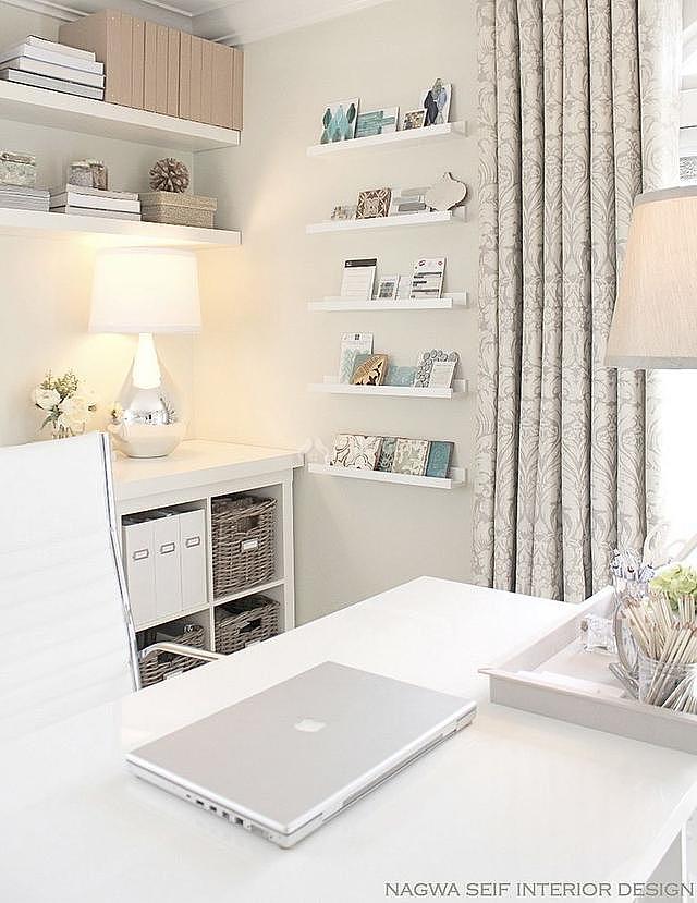 白色家庭办公室装修 将舒适性与美学实用性与形式相结合