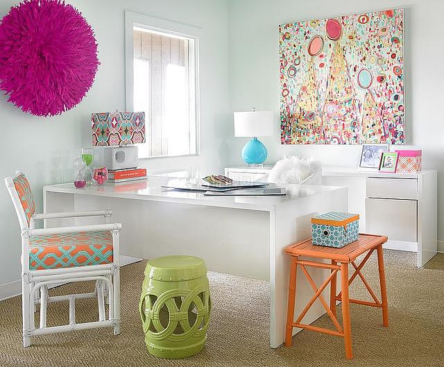 白色家庭办公室装修 将舒适性与美学实用性与形式相结合