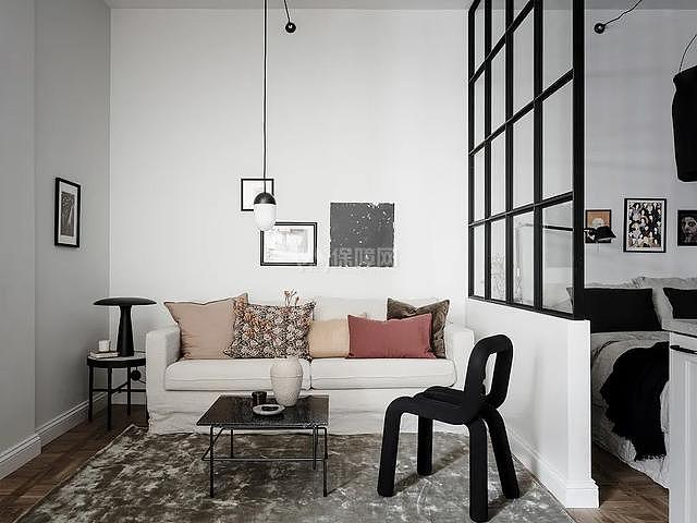 玻璃隔断,既可以是门,也可以是窗,还可以当墙,哪里需要就往哪里安