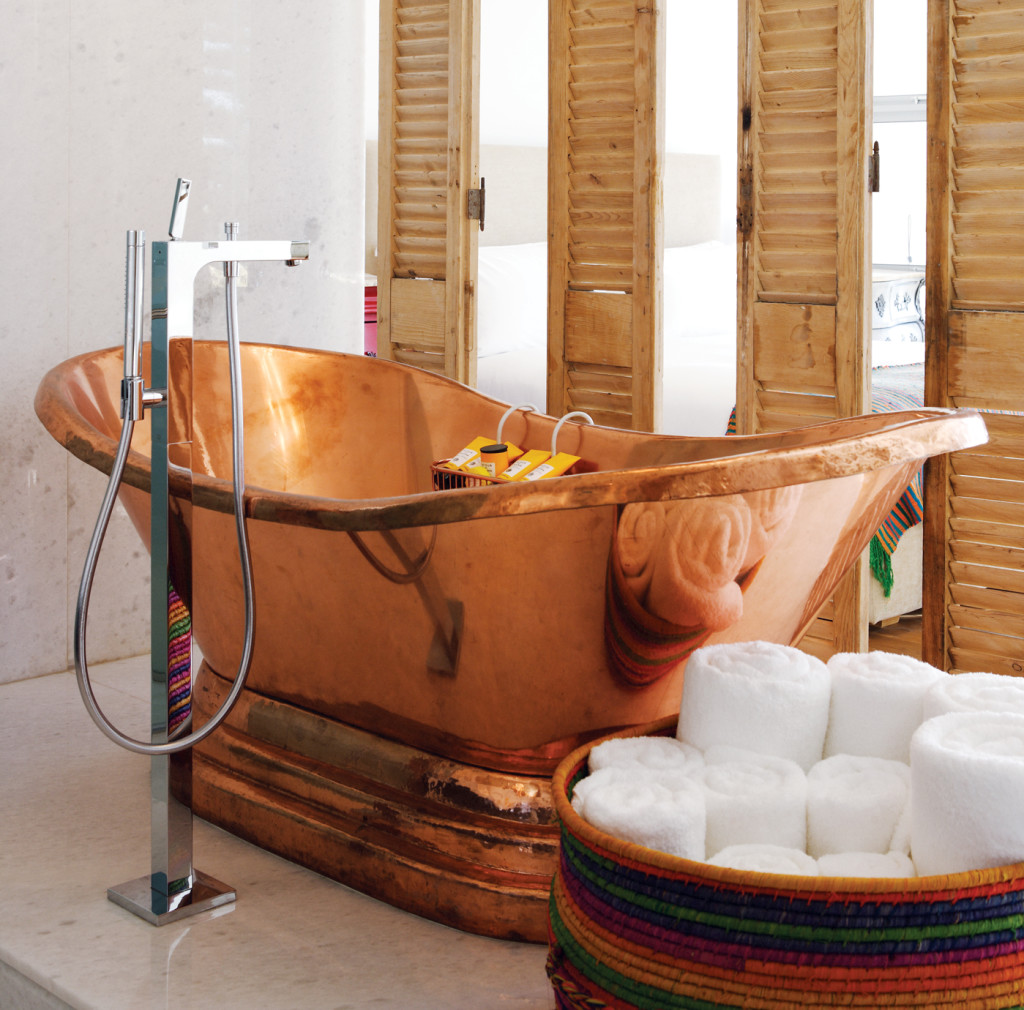 古色古香的铜制浴缸老式的复古魅力重塑你的浴室空间