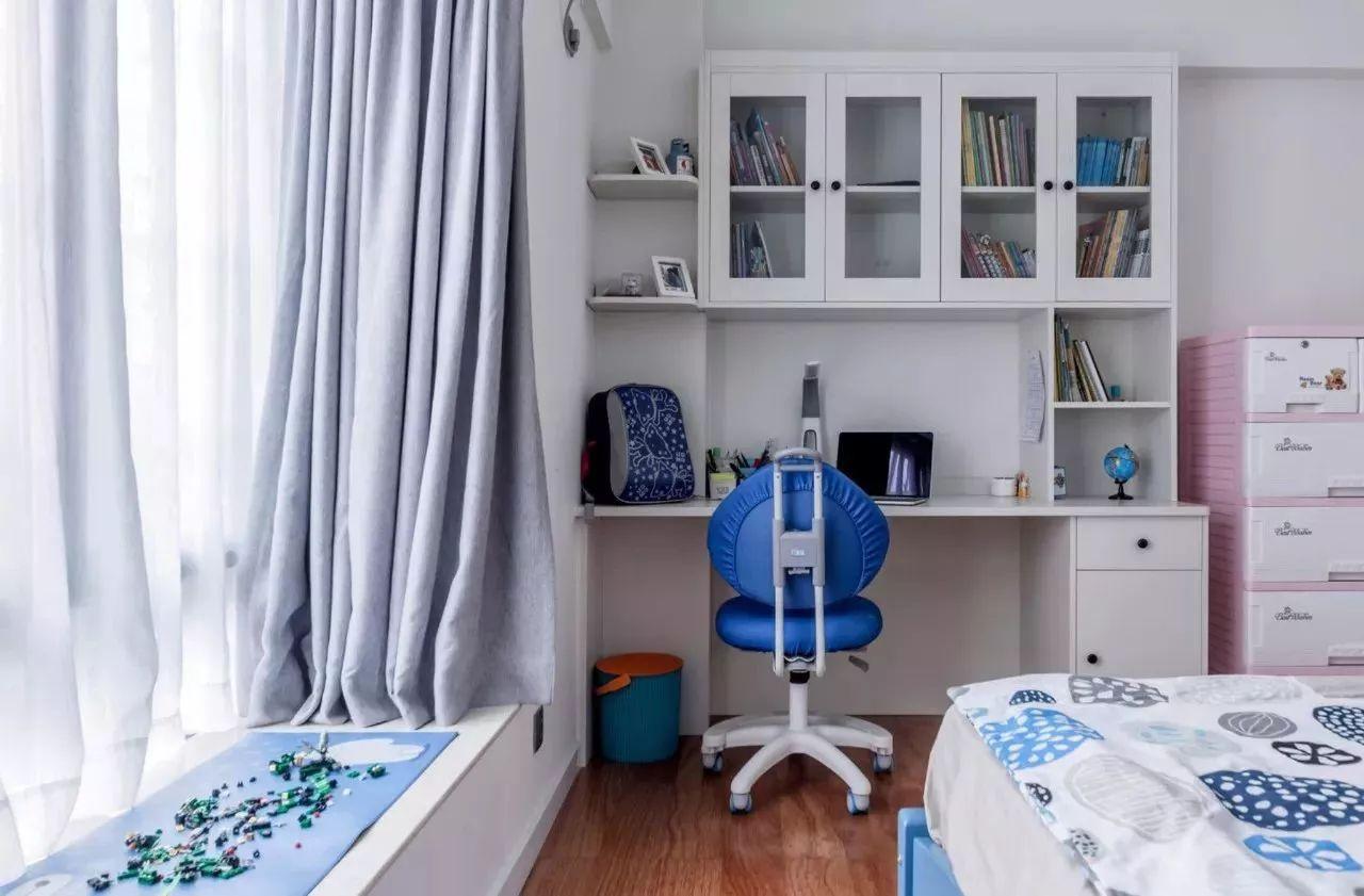 小卧室怎么做书桌柜 做成这样不占空间还可以当书房用