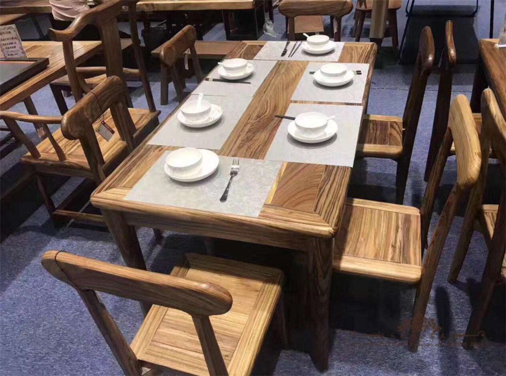 餐桌
