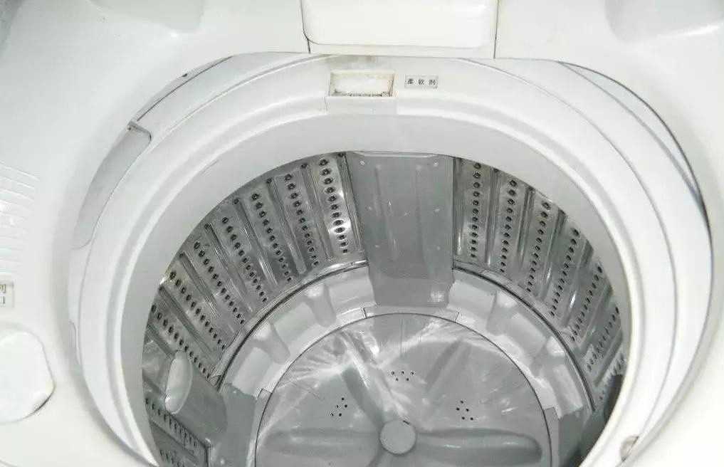 洗衣机用完盖子是打开还是盖住 做错衣服等于白洗了