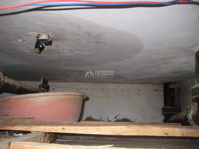 屋顶漏水