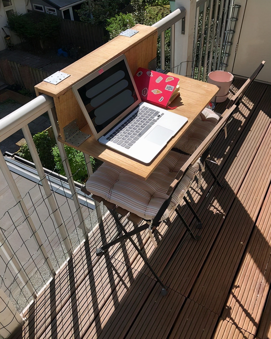 生活和休闲阳台怎么兼顾 一块板能解决无需多花钱