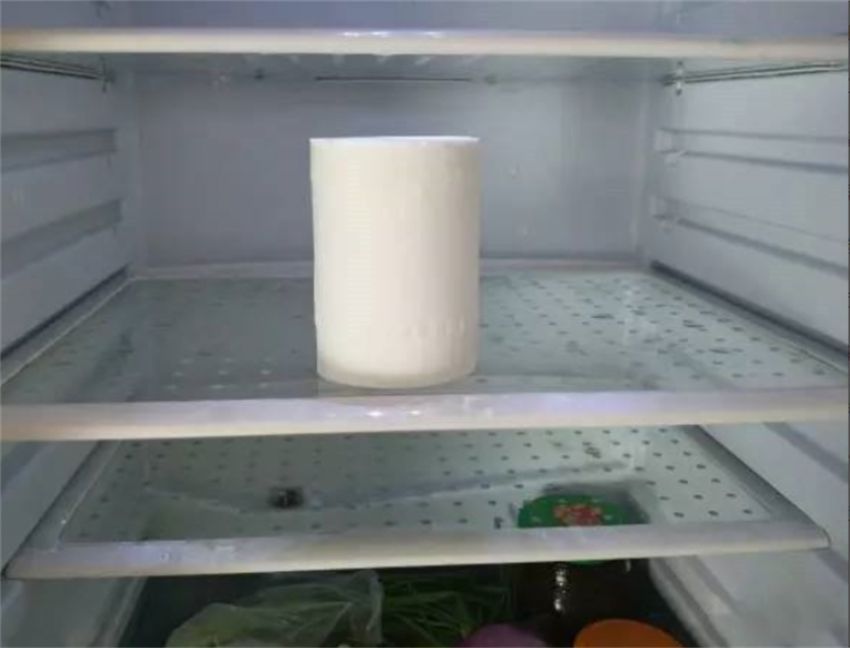 冰箱内放卫生纸