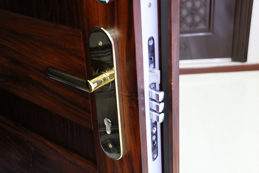买防盗门的技巧和方法 看门上标记就能判断安全性