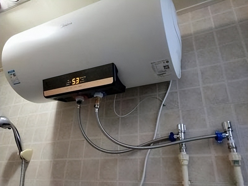 电热水器洗完澡要拔插吗 频繁拔掉反而不安全?
