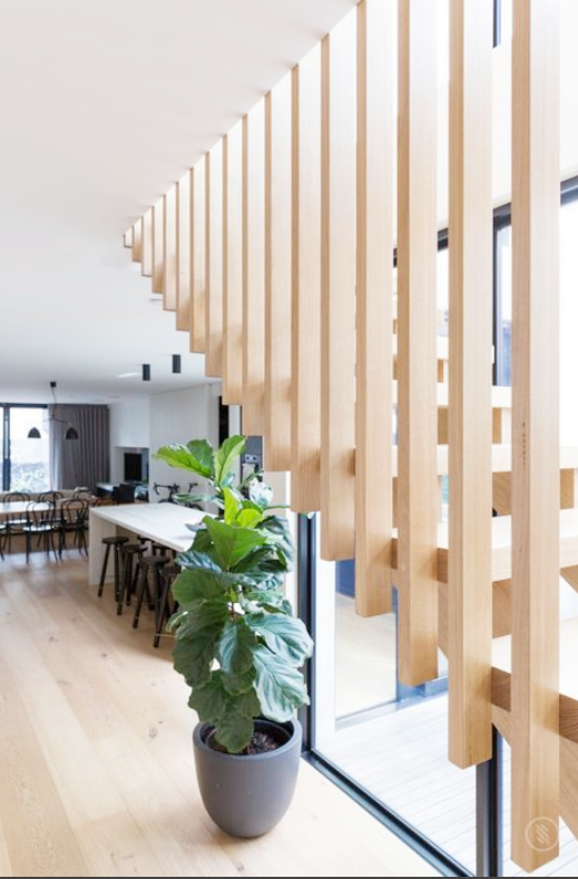 楼梯扶手的材料选择 木栅栏木质舒适自然!