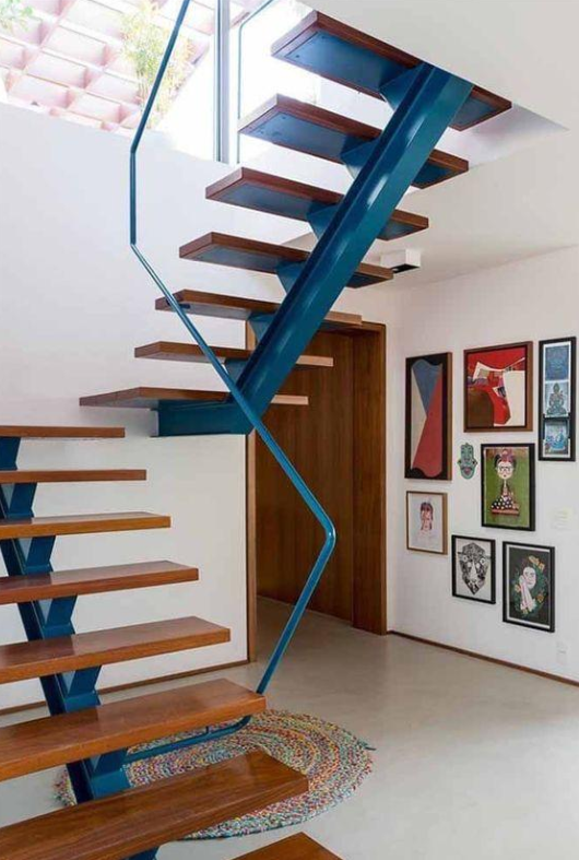 小复式楼楼梯设计 旋转式仅占1㎡又好看?