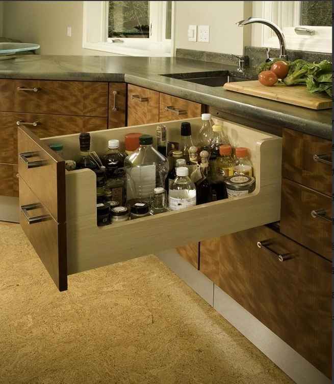 收纳功能强的厨房设计 抽屉挡板留空用起来很顺手!