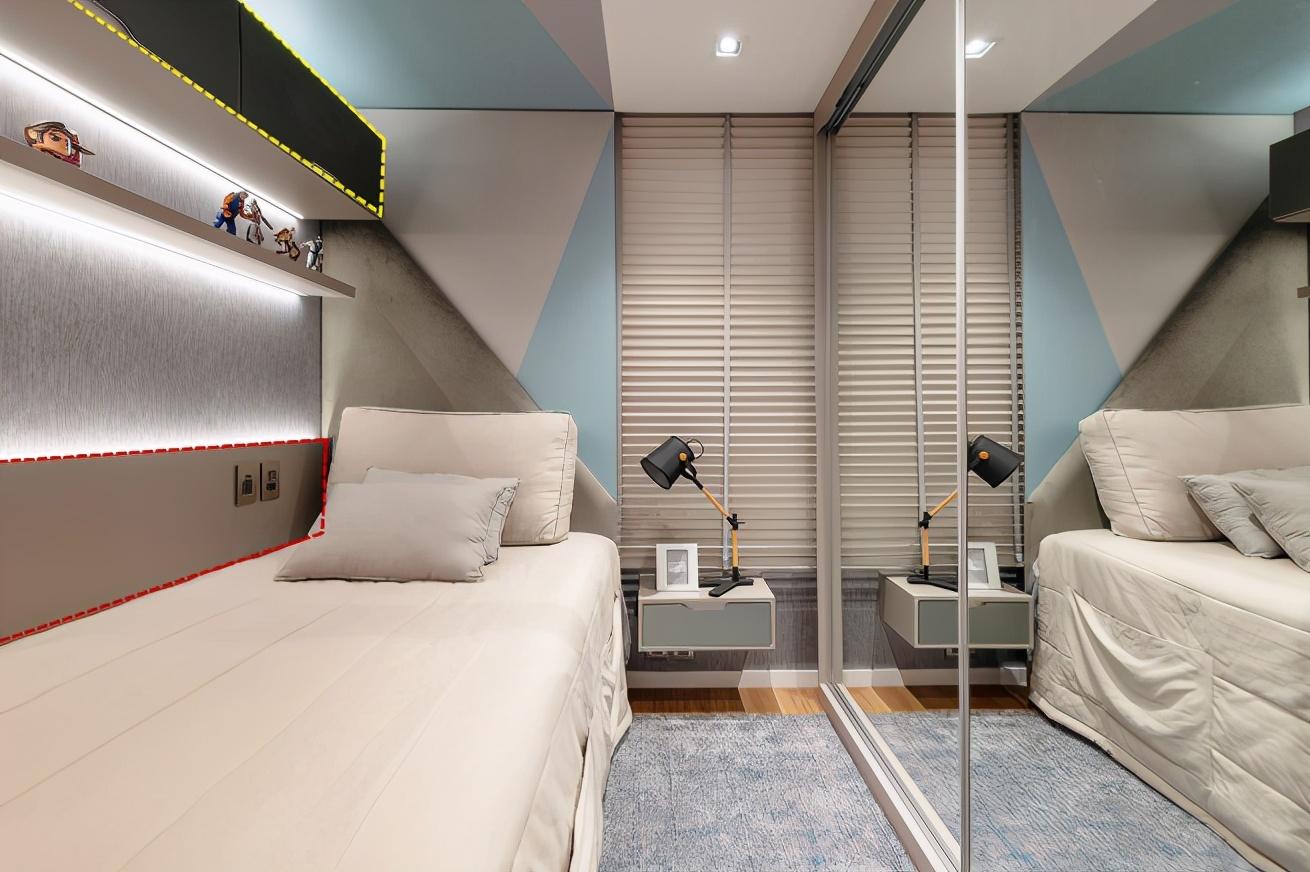 卧室小不放床头柜的设计 靠墙做15公分薄柜收纳翻番