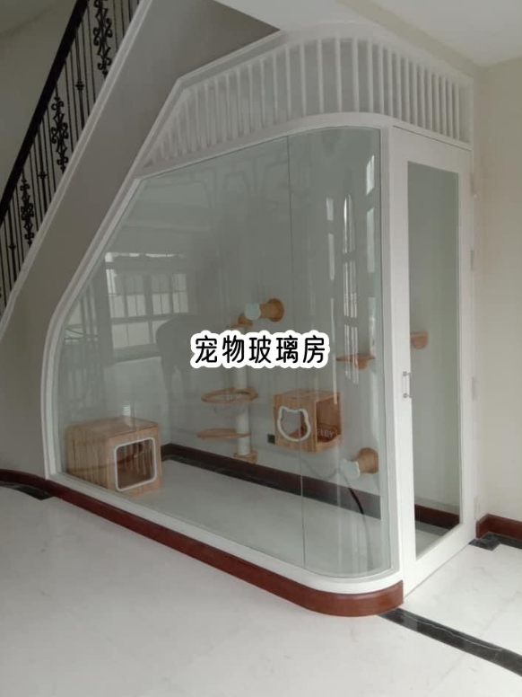 楼梯下空间的装修设计 玻璃房敞亮实用性更强