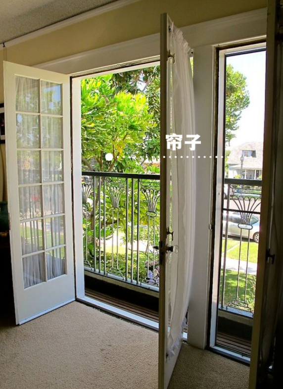 封阳台不用落地窗 护栏前20cm装门更实用
