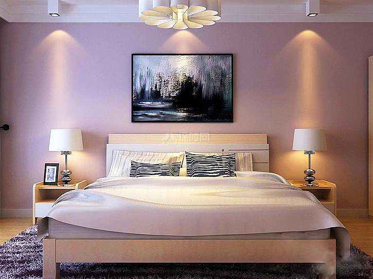 卧室墙壁的装饰画给浪漫而甜蜜的卧室增加了一点神秘感