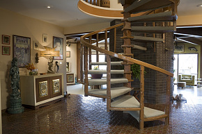 85平米美式时尚混搭客厅楼梯装修效果图