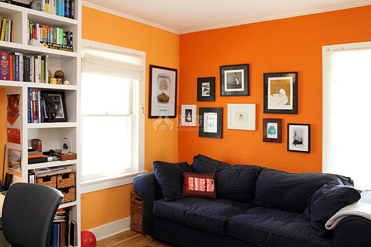 橙色亮色系背景墙 4.9万完美打造单身居 3万-5