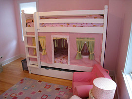 美式风格粉色儿童房图片