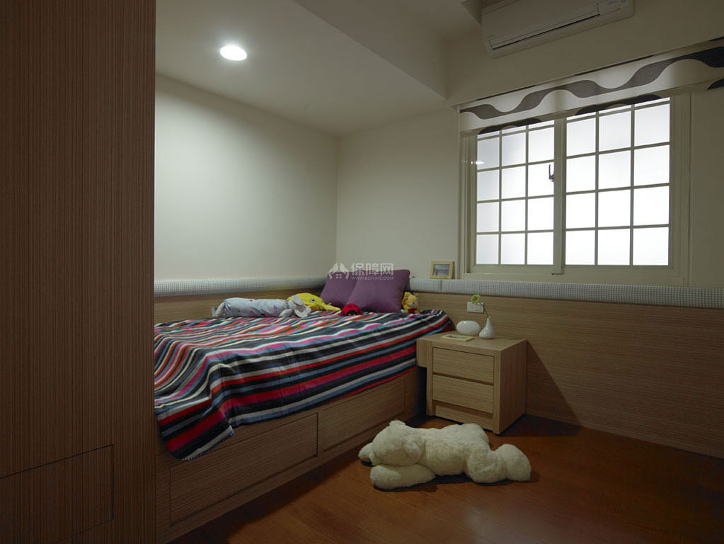 小孩房也以溫馨調(diào)性加以鋪陳，設(shè)計(jì)師種種貼心的思考，