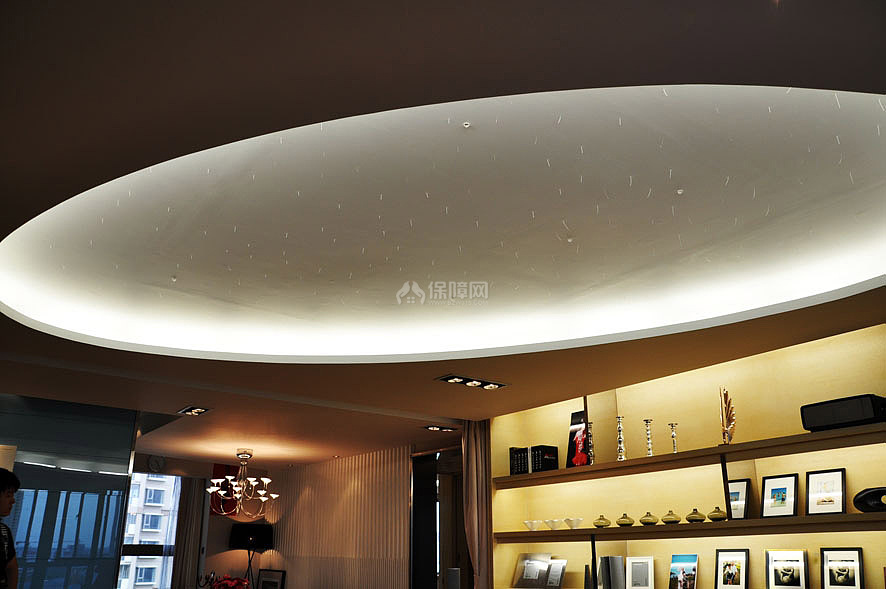 星空吊顶客厅 22万打造165平简约婚房 婚房装修