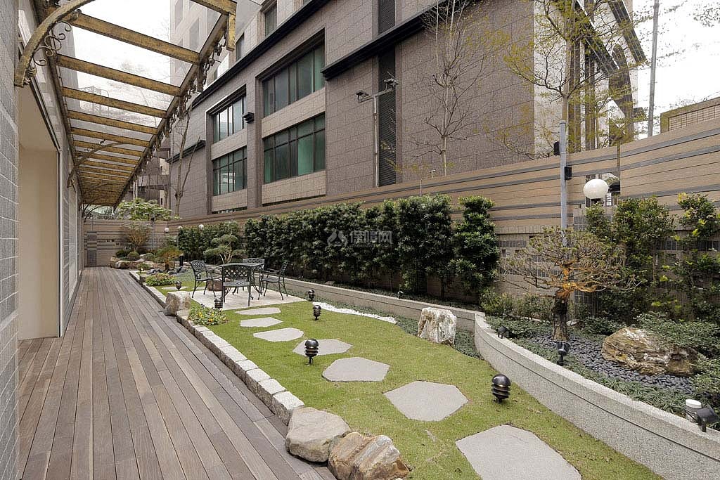 利用空间规划出庭园，为都会生活打造出绿意盎然的景象
