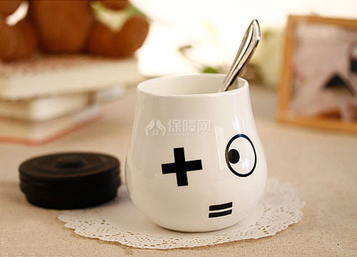 灯泡杯rnrn　　灯光照亮前方的路，灯光杯照亮你的