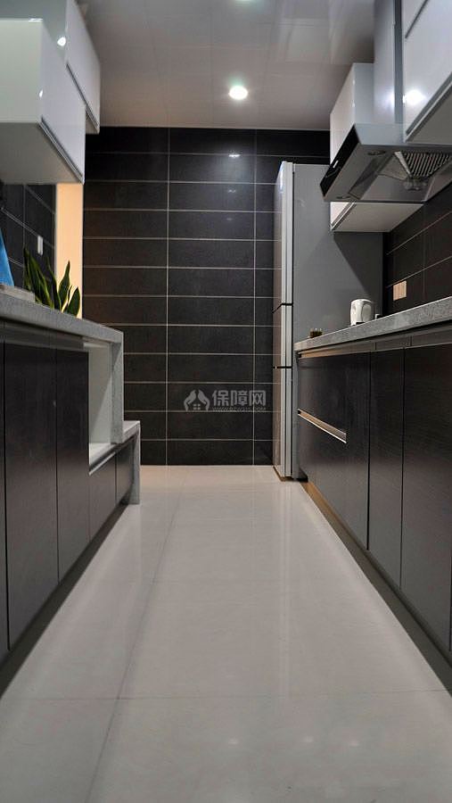 鮮艷軟裝點(diǎn)綴婚房 現(xiàn)代簡(jiǎn)約四房 四房裝修,富裕型裝