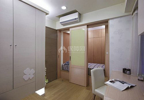 上掀床置入讓小朋友的睡眠有了陪伴，訪客到來(lái)時(shí)也有了