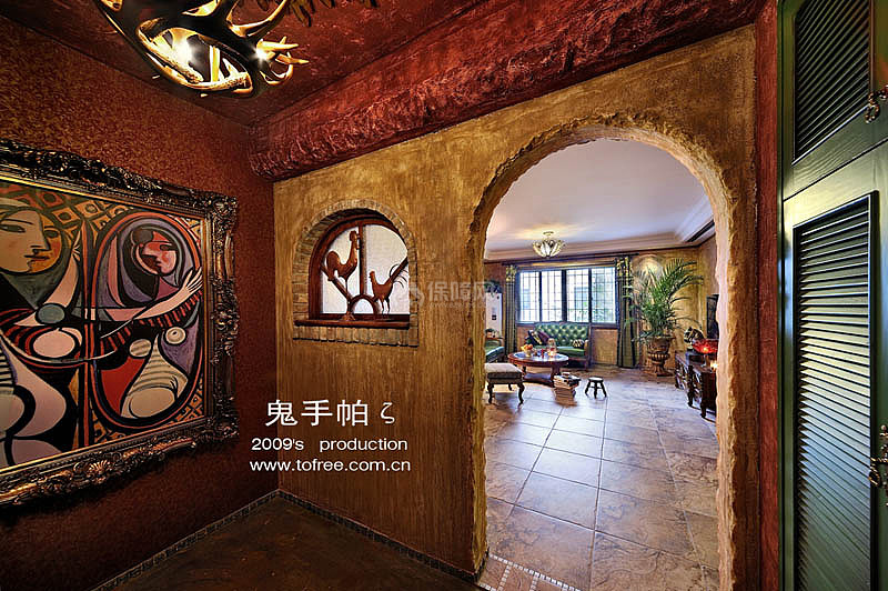 玄关空间小很难取景，而且原建筑进户门向内开的，站到