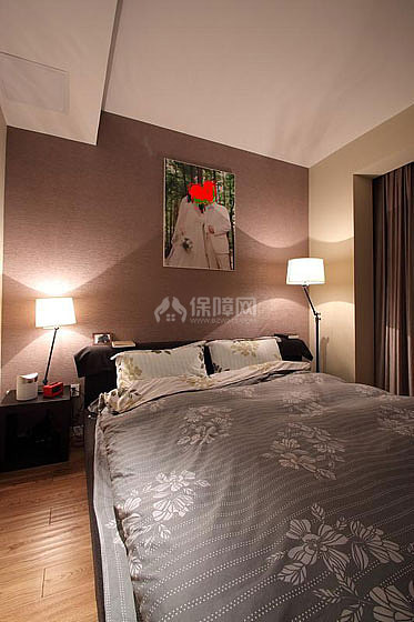 温馨卧室，把婚纱照遮一下，要害羞的~